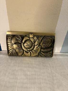 Patricia Nash Bosa Frame Leather Clutch Wallet in Metallic Gold Rose Embossed